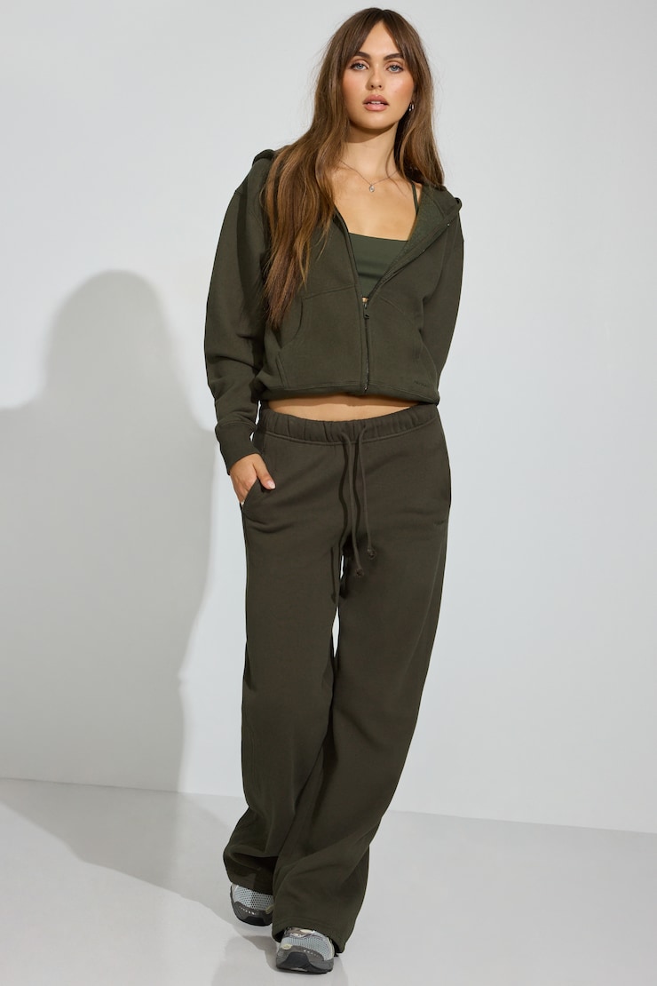 100099416_8AI_alt1_1920x2880.jpg