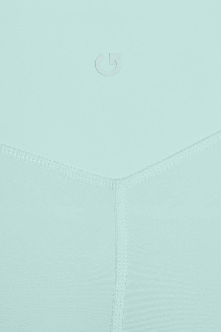 100103022_8GL_alt3_1920x2880.jpg